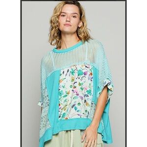 POL. 💚💚 Floral Patterned Teal Top